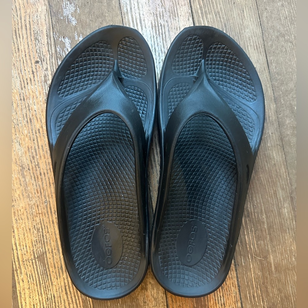 OOFOS Women's Black Sandals